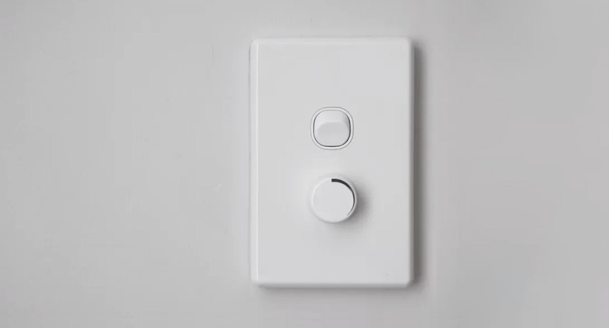 Dimming switch for LED lights